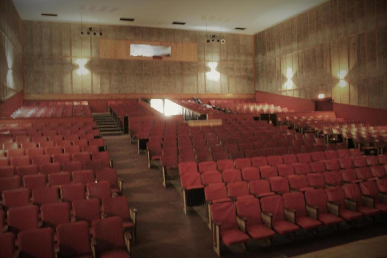 Backstage Theatre Room Tsumeb Bagian luar foto